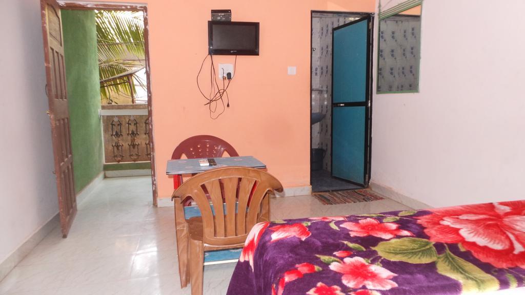 J.S Holiday Guest House Calangute Bagian luar foto