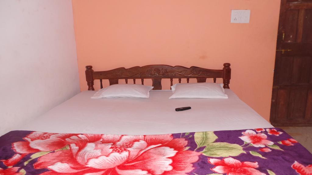 J.S Holiday Guest House Calangute Bagian luar foto