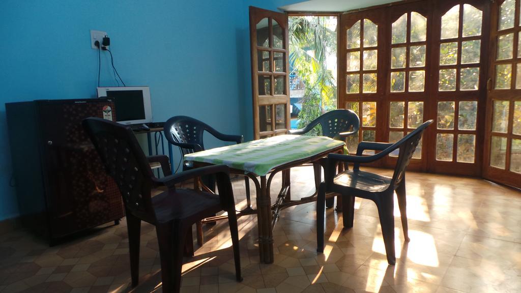 J.S Holiday Guest House Calangute Bagian luar foto