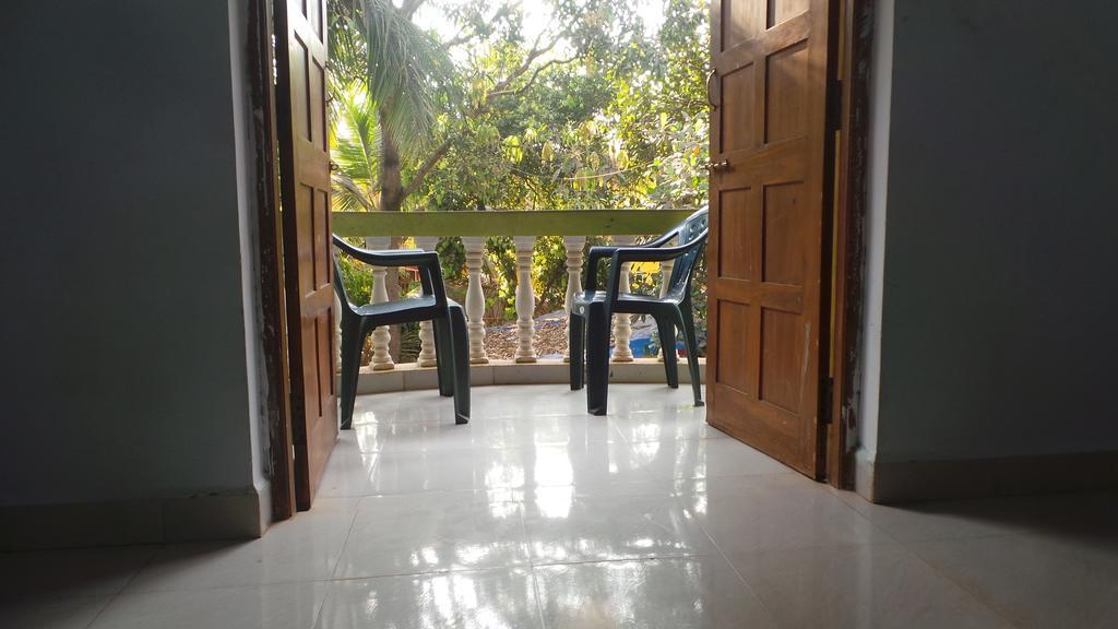 J.S Holiday Guest House Calangute Bagian luar foto