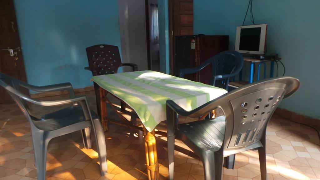 J.S Holiday Guest House Calangute Bagian luar foto